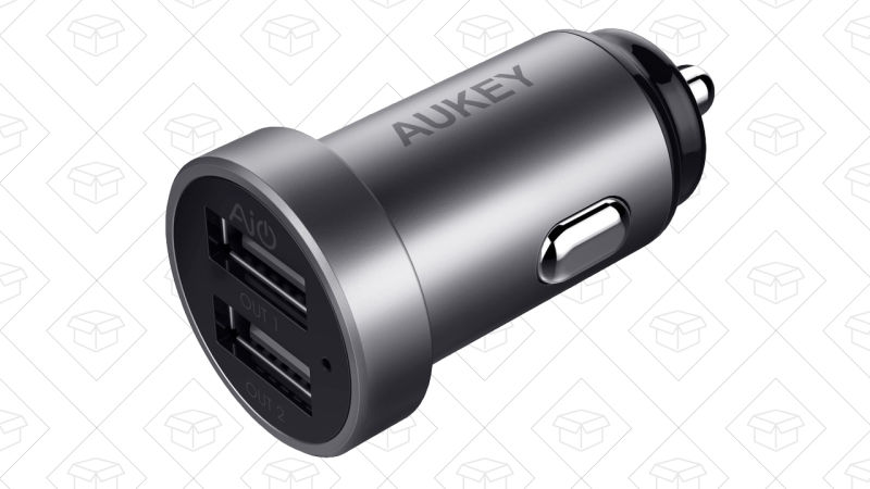 Cargador para el coche Aukey 4.8A, $7 con cĂłdigo AUKEYCC7